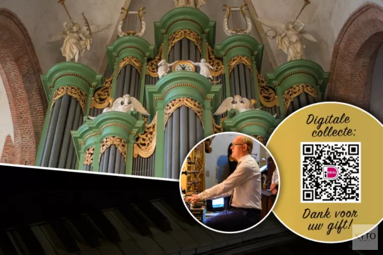 Harm Hoeve bespeelt het orgel van het de Lebuinuskerk te Deventer