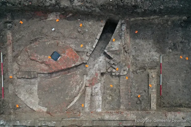 Sporen van vesting en industrie opgegraven in Sluiskwartier