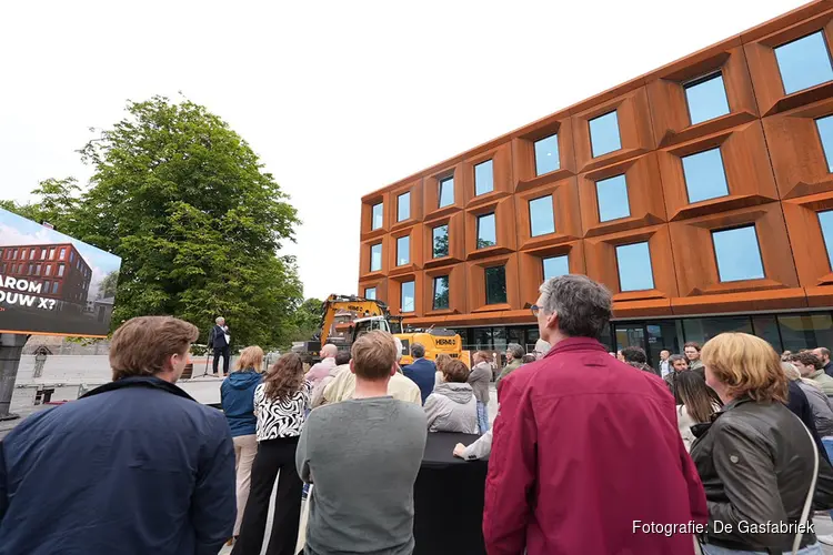 Burgemeester Ron König opent Gebouw X