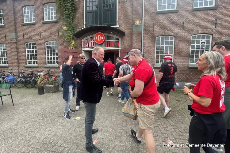 Sportieve en sfeervolle dag in stadion en stad