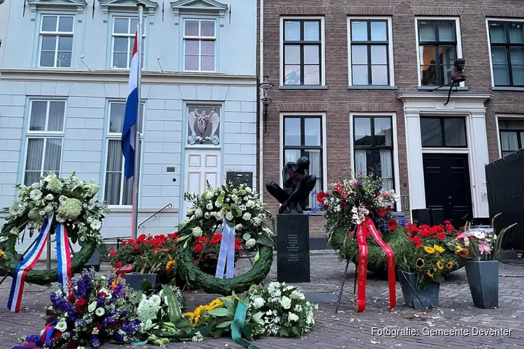 Herdenking bij monument ‘De Wachtende Moeder’